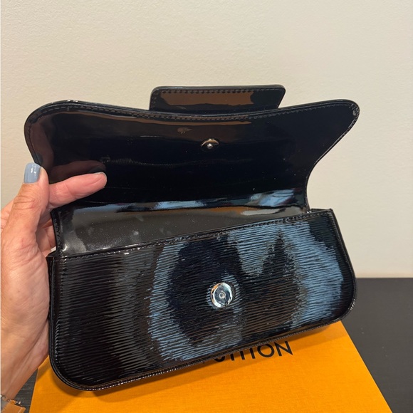 Louis Vuitton Epi Electric Pochette Sobie
Clutch Bag Noir - Picture 7 of 16